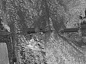 Satelitní snímek protrené pehrady.
