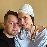 Denisa s manželem Romanem po operaci mozku