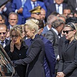 Vdova po Silviu Berlusconim Marta Fascinaov ple nad rakv.