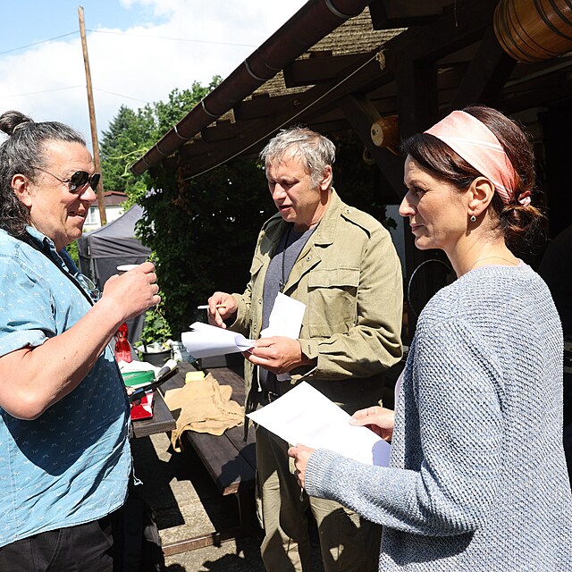 Chatai ze vihova se natej nedaleko Prahy. V serilu si zahraj Richard Genzer, Igor Chmela i Adla Gondkov.