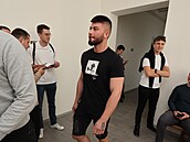 Marek �Datel� Valá�ek p�ichází k soudní síni