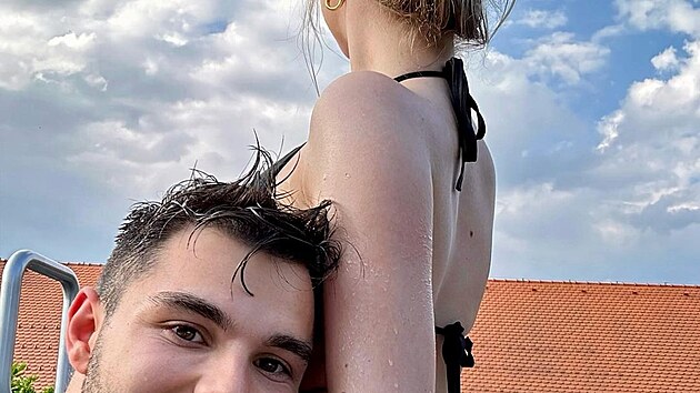 Adam Kajumi s novou p�ítelkyní Nelou