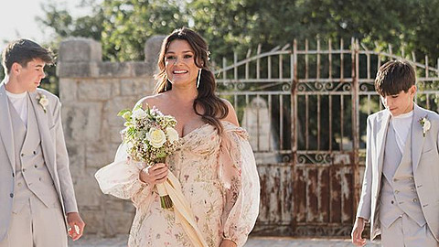 Alena eredová se svými syny, starím Louisem Thomasem vlevo a mladím Davidem Lee vpravo na své druhé svatb.