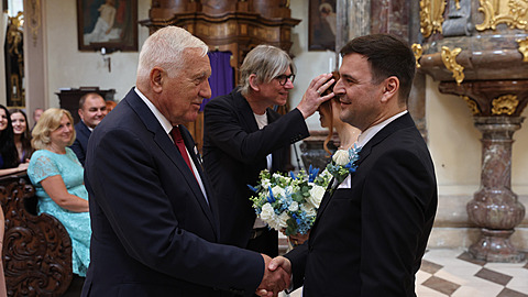 Svatba Petra Macinky byla krásná, nevsta Monika nádherná a hosté dojatí.