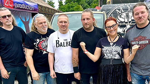 éfka Trikolory Zuzana Majerová Zahradníková pózovala s kapelou Arakain. Jejím...