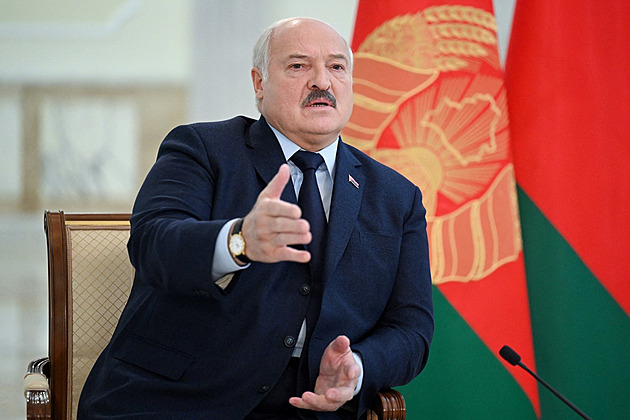 Ukrajina zanikne, jestli nezastaví ofenzivu, řekl Lukašenko. Pohrozil jadernými zbraněmi