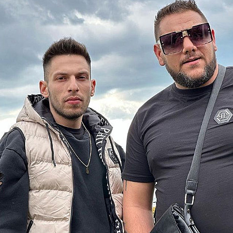 Datel se nakonec v Clash of the Stars utká s Čonnym. Lidé si myslí, že se předem domluví na výsledku zápasu