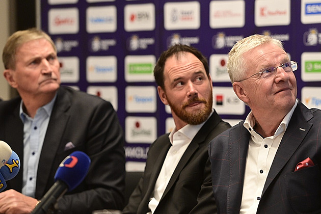 KOMENTÁŘ: Smutný cirkus Hadamczik. Principál roli nezvládá, připomíná Zemana