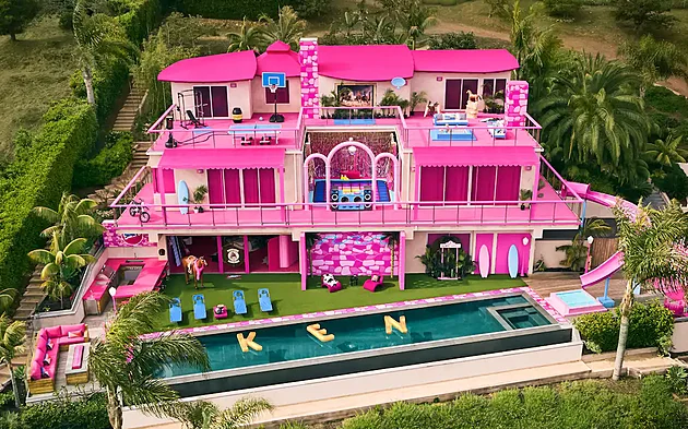 V Barbie dom se mete nyní ubytovat.