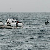 Zchrann akce v mst, kde se mohla ztratit turistick ponorka.