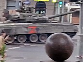 V ulicích Rostova na Donu jsou vidt tanky, ale není jasné, zda patí...