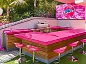 Bar v Barbie dom�.