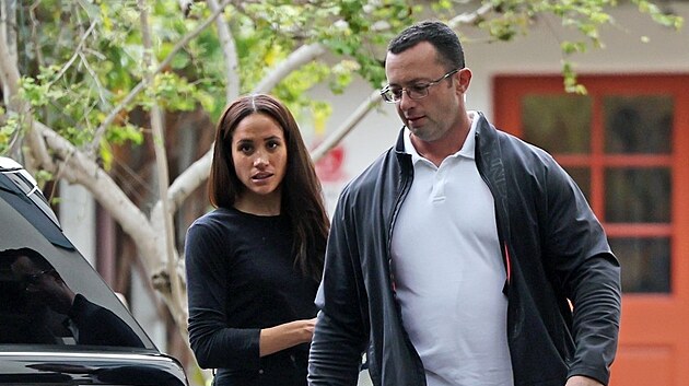 Meghan Markle se ukázala po boku neznámého mu�e