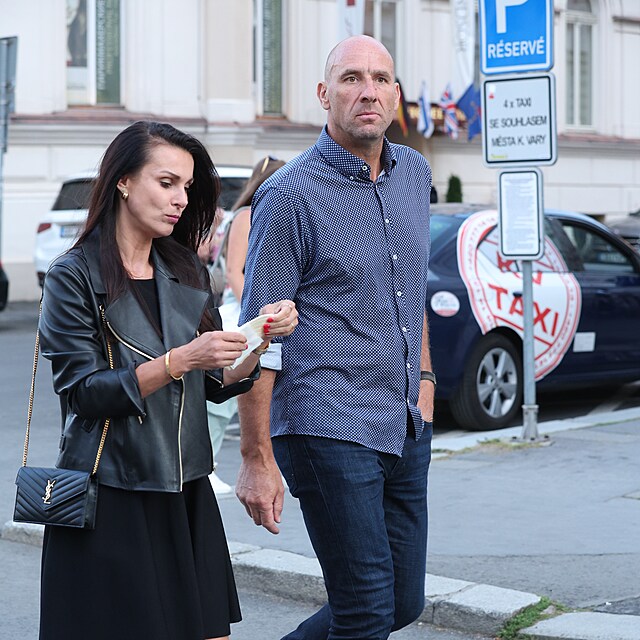 Jan Koller s partnerkou na kolond