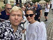 Kluk s kamením a Alicia Vikander.