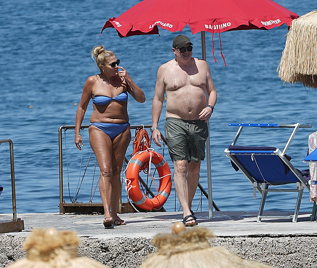 Brendan Fraser s partnerkou Jeanne na dovolené v Itálii.