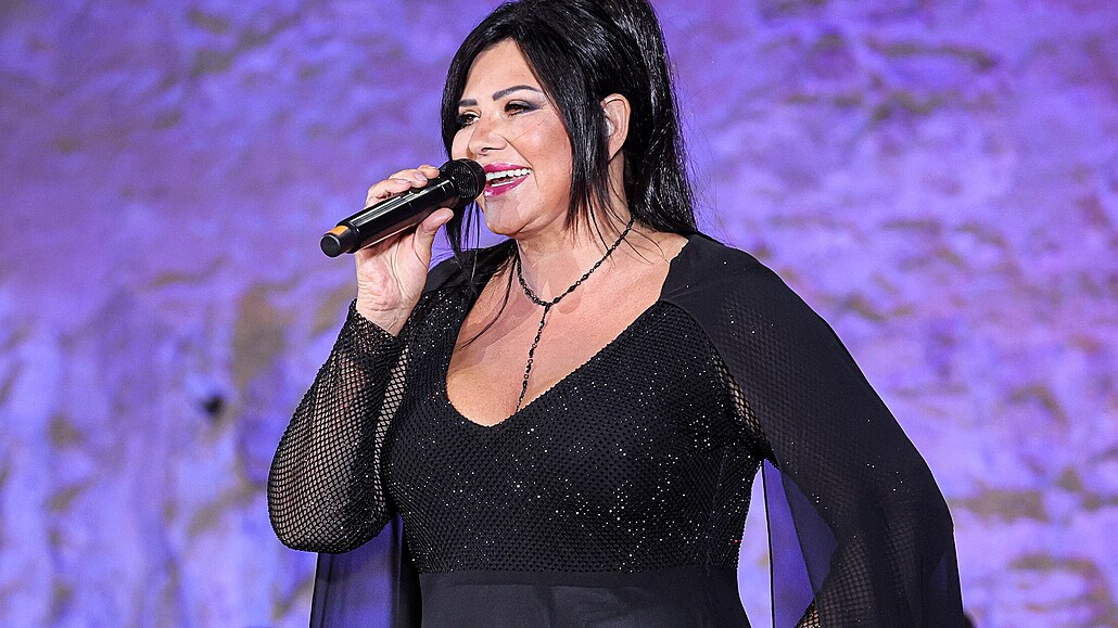 Transformative Experience on a Naked Yacht Helen Berriman's Journey to Body Positivity World