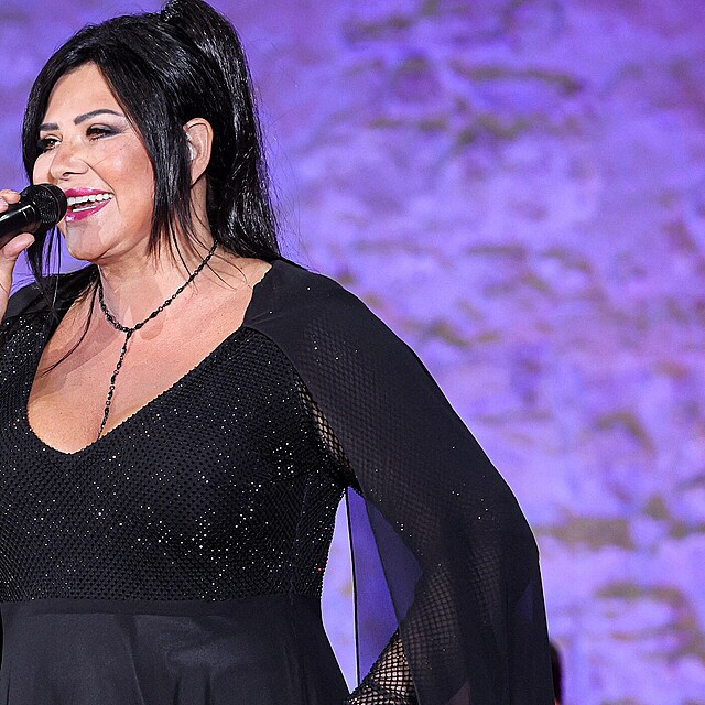 Ilona Cs�kov� na akci Kr�lovny popu na Karl�tejn�