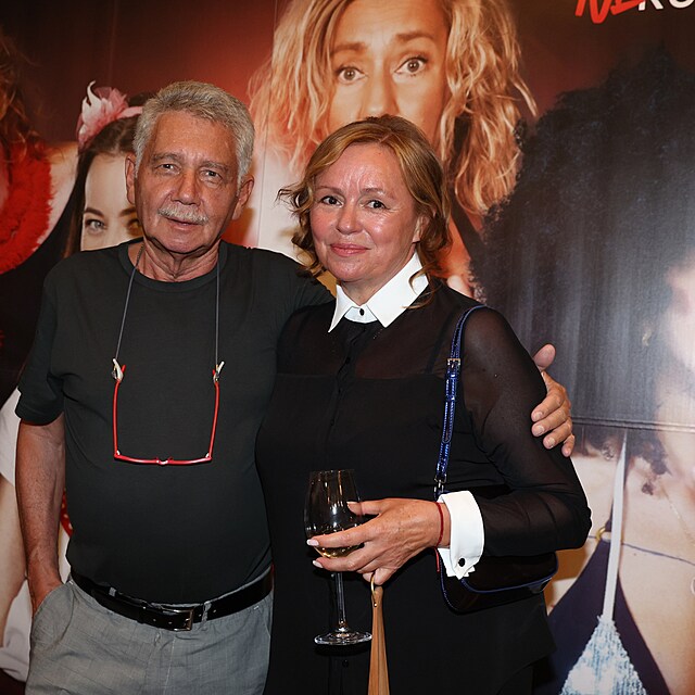 Na premi��e M��em i s mu�em nechyb�li ani JItka Sedl��kov� s Pavlem T�pferem.