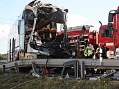 Na dálnici D2 se srazily dva autobusy. 76 lidí utrplo zranní, idi jednoho z...