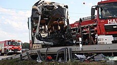 Na dálnici D2 se srazily dva autobusy. 76 lidí utrplo zranní, idi jednoho z...