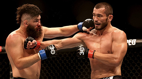 Machmud Muradov v estém UFC porazil na body Bryana Barberenu.