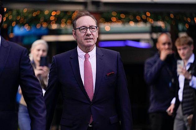 Kevin Spacey se považuje za bezdomovce. Lidé mu vzkazují, ať si najde práci a přestane brečet