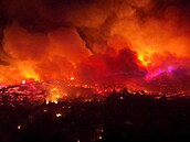 Ostrov Rhodos je v plamenech.