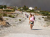 ecký ostrov Rhodos zasáhly rozsáhlé poáry. (24. ervence 2023)
