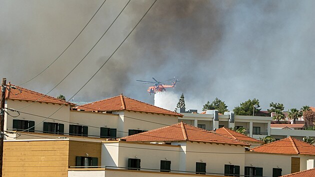 Rhodos tr�p� rozs�hl� po��ry. (24. �ervence 2023)