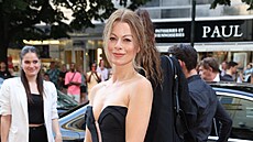 Han Holiové to náramn seklo.