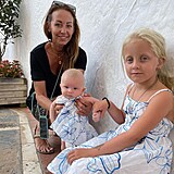 Agáta Hanychová je s dcerami a Jaromírem Soukupem na dovolené v Marbelle. A...