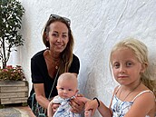 Agáta Hanychová je s dcerami a Jaromírem Soukupem na dovolené v Marbelle.