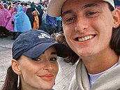 Anna �ulcová s p�ítelem na koncert� The Weekenda.