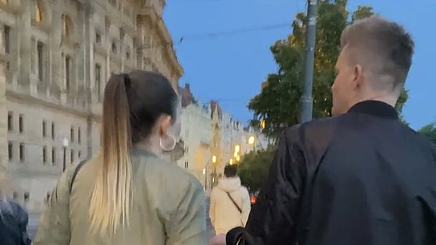 Kazma rand� se sexy kr�skou z reality show Like House.