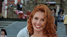 Denisa Nesvailová si nevzala podprsenku.