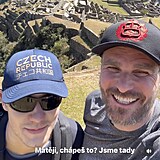 Leo Mare se synem Jakubem na vrcholu Machu Picchu.