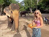 Kordula v Thajsku krmila slony.