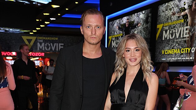 Rika Fane se sv�m snoubencem