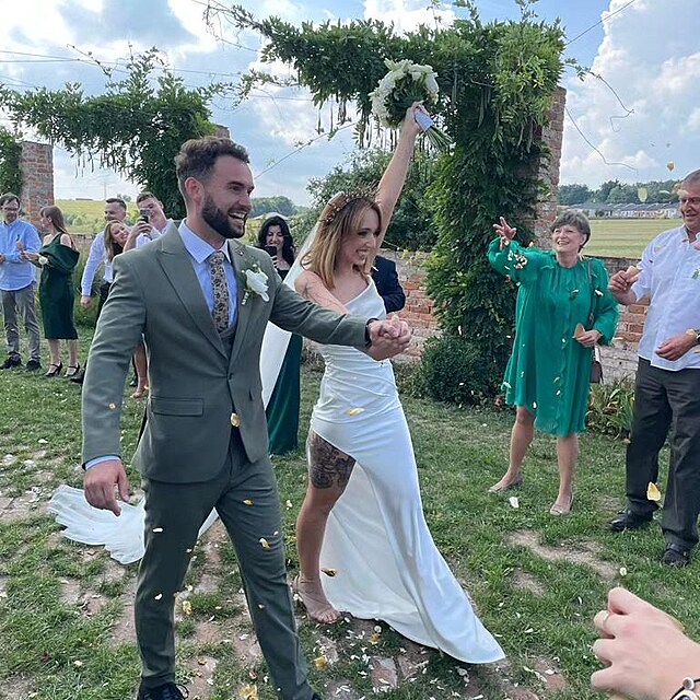 Moder�torka CNN Prima News a dcera here�ky ��kovsk� se vdala. Ad�la Jel�nkov� se nov� jmenuje Ad�la Konewka.