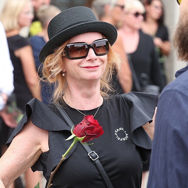 Posledn� rozlou�en� s hudebn�kem Janem Kalinou: Nechyb�la ani here�ka B�ra �t�p�nov�.