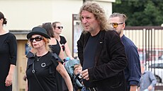 Poslední rozlou�ení s hudebníkem Janem Kalinou: Nechyb�la ani Bára �t�pánová s...