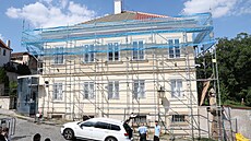 Vila na Opy�i je pár metr� od vchodu do Pra�ského hradu, z toho d�vodu policie...