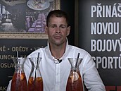 Kriminálník Kuntár v Red Face