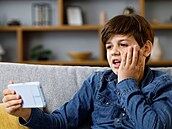 Chkapec je v oku z obsahu na telefonu.