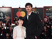 Jacob Elordi a Cailee Spaeny obsadili ve filmu Priscilla hlavní role