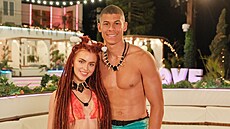 Rachel a Claude se naplno oddávají intimnostem.