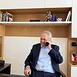 Miloš Zeman během telefonátu s Robertem Ficem.