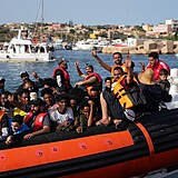 Minulý týden připlulo na Lampedusu i 7 tisíc migrantů za 24 hodin.