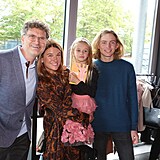 Patrik Hartl s manelkou Martinou, synem Hynkem a dcerou jou